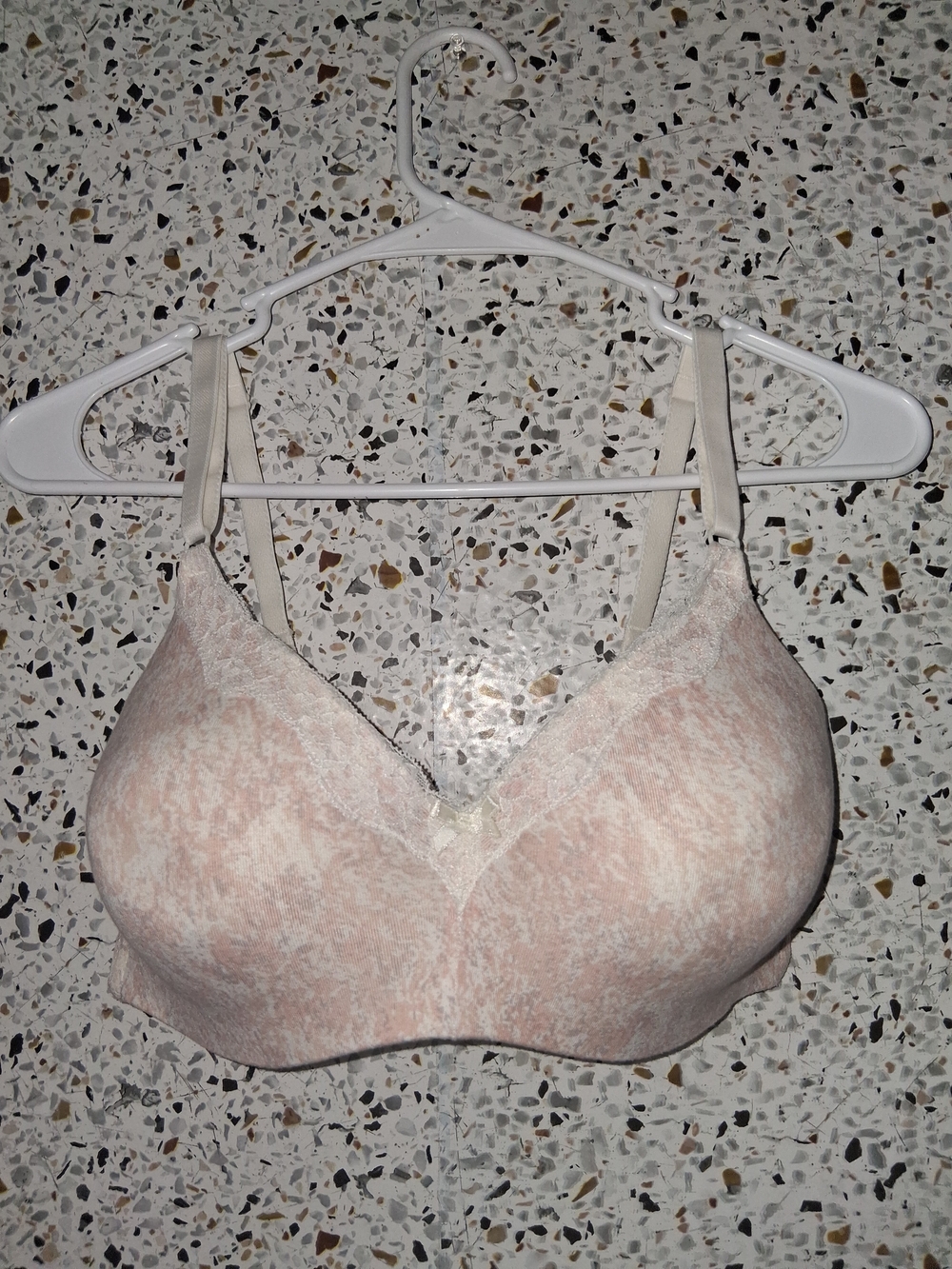 Maidenform Padded Push Up Bra Size 38C Pink/Ivory Wireless